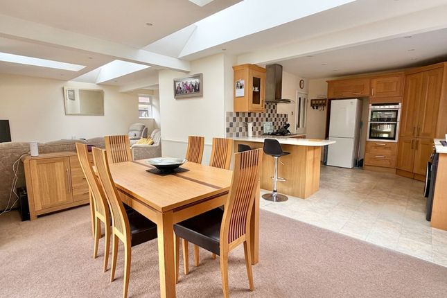 7 Hartsgrove Avenue, Southampton photo 3