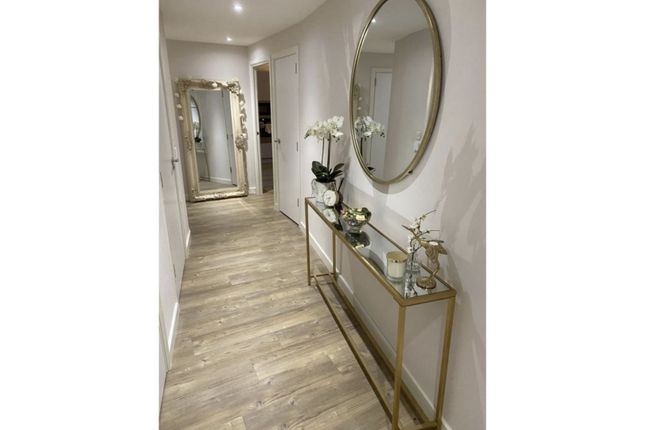 Flat 17/Gothenburg Court, Bailey Street, London photo 4