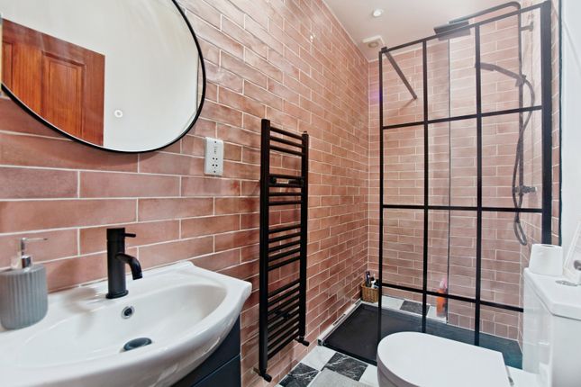Flat 5, 53, Birdhurst Rise, Surrey photo 4