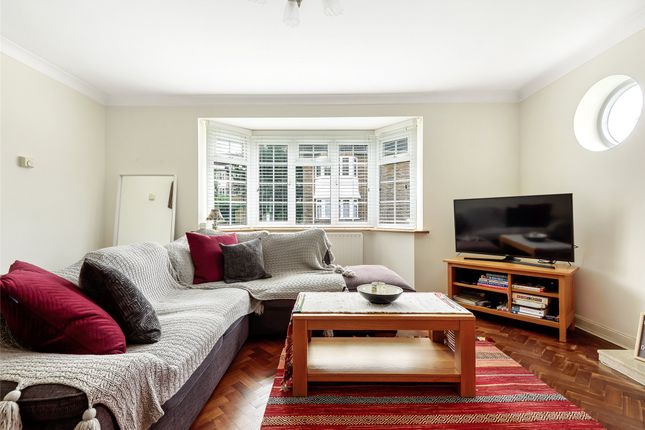 7, Queensfield Court, SUTTON photo 4