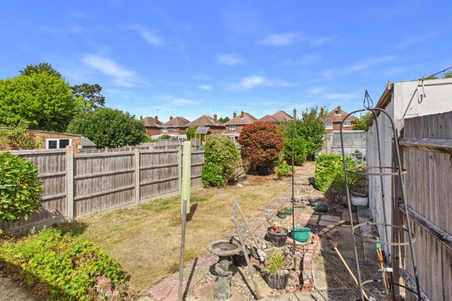 40, Harwood Avenue, Worthing photo 2