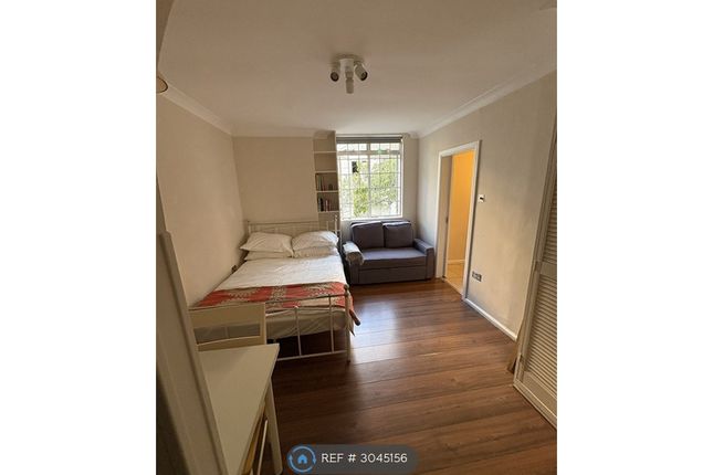 Studio flat on Vere Court, Westbourne Gardens, London, £1,800/mo
