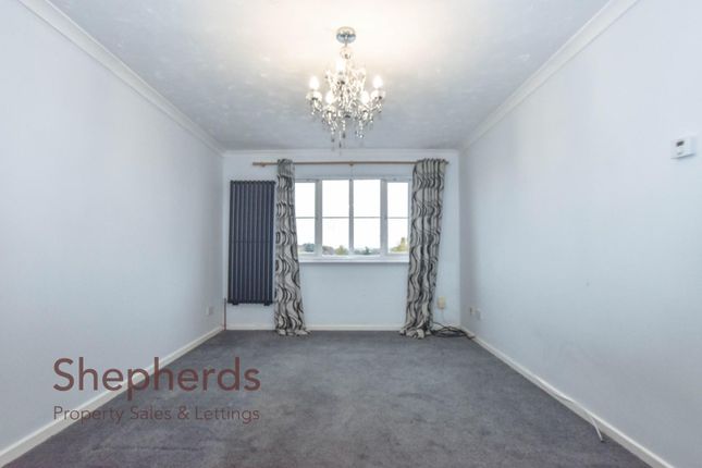54 Charles House, Village Close, Hoddesdon photo 4