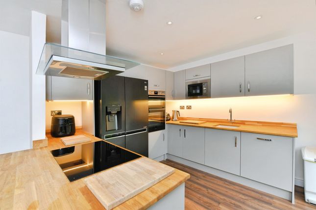 5, Brookfield Close, Plympton photo 3