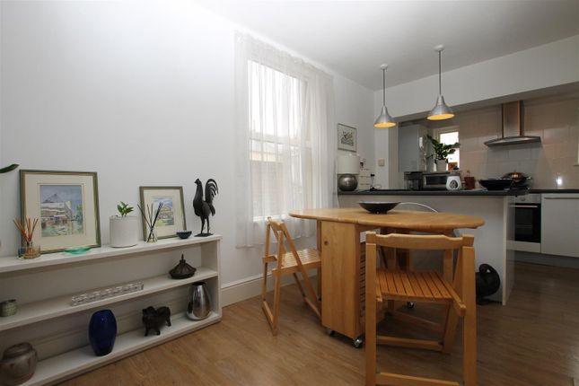Flat to rent in Clarence Road, East Cowes
