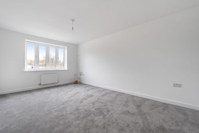 Chamberhouse Crescent, Peterborough photo 3