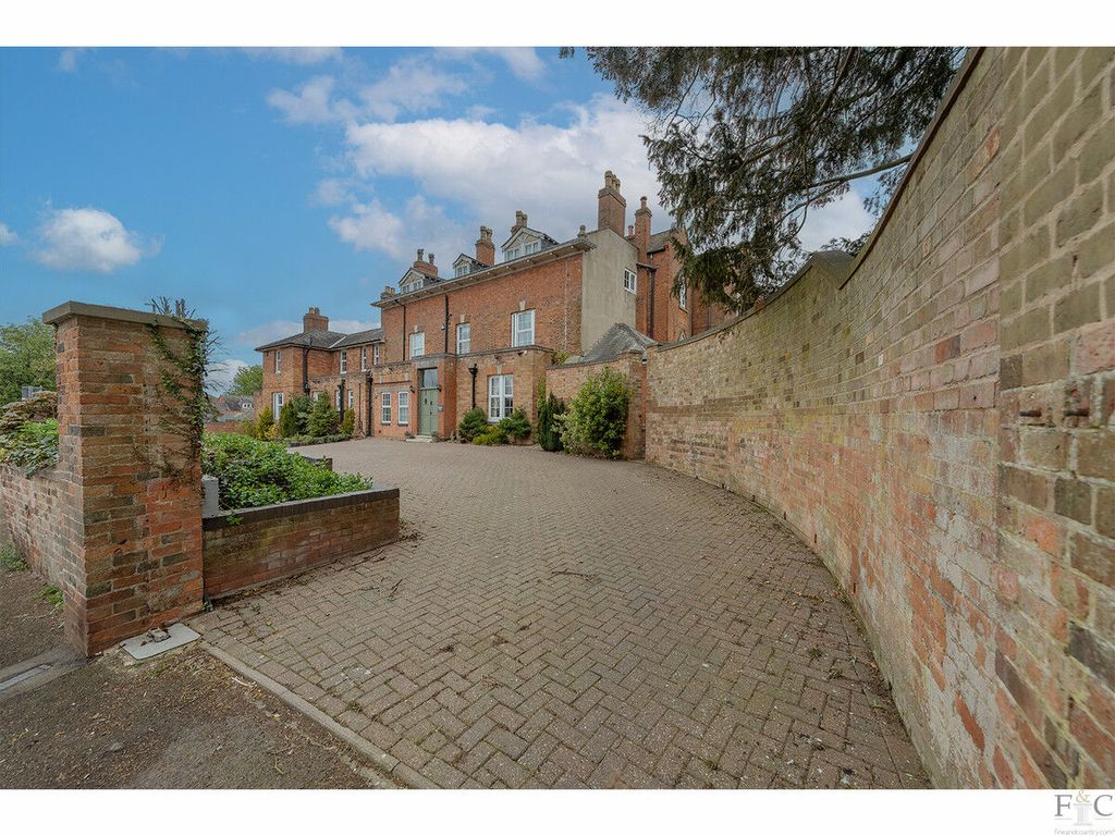 Property photo 2 of 36