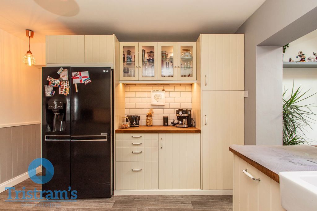 Property photo 3 of 26