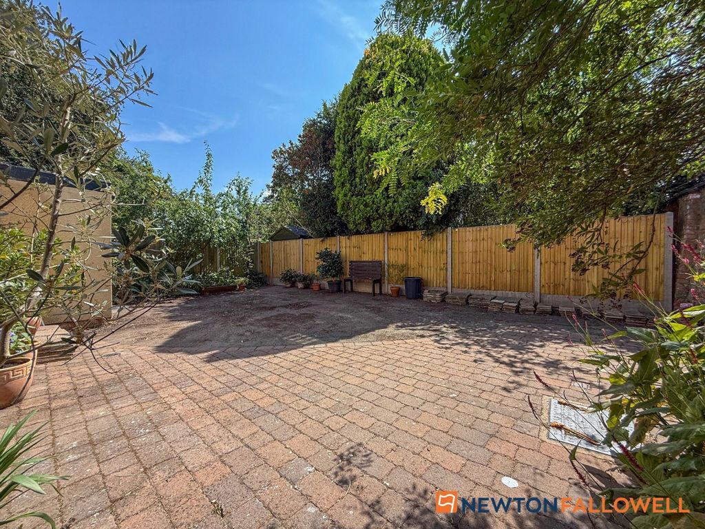 Property photo 3 of 20 Main Garden 1
