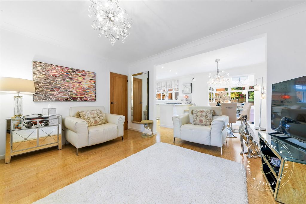 Property photo 3 of 37 Sunnybank-Close-16.Jpg