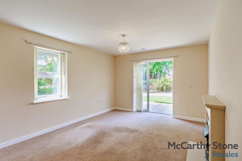 Property photo 3 of 16 Living Room