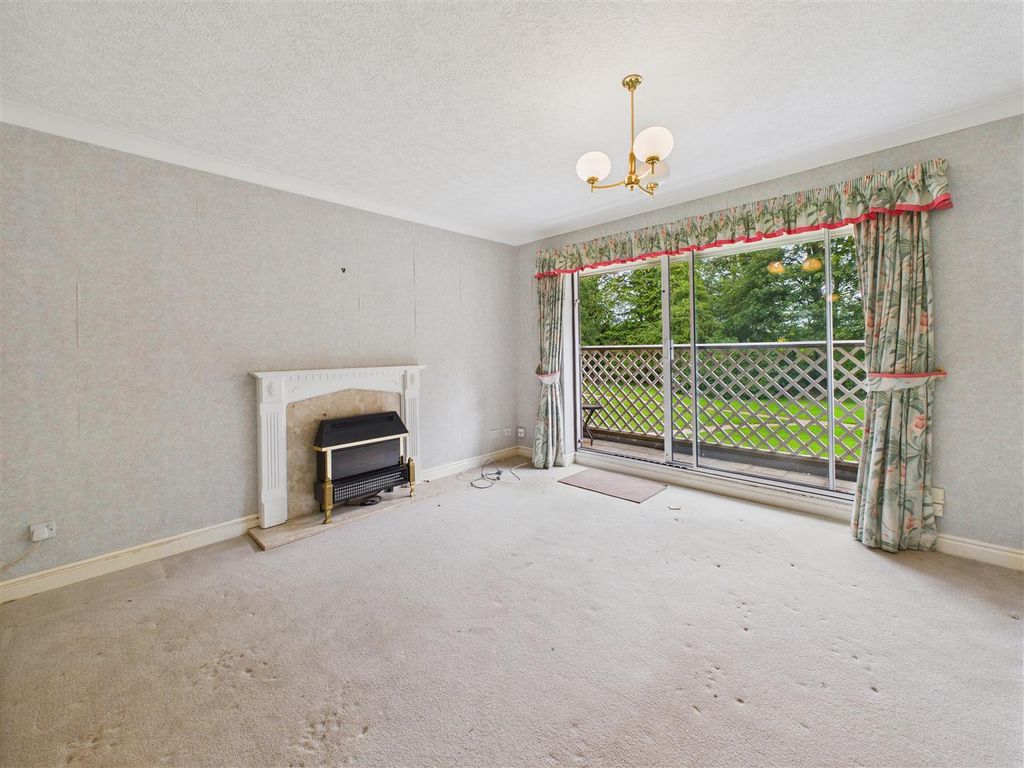 Property photo 3 of 15 Living Room