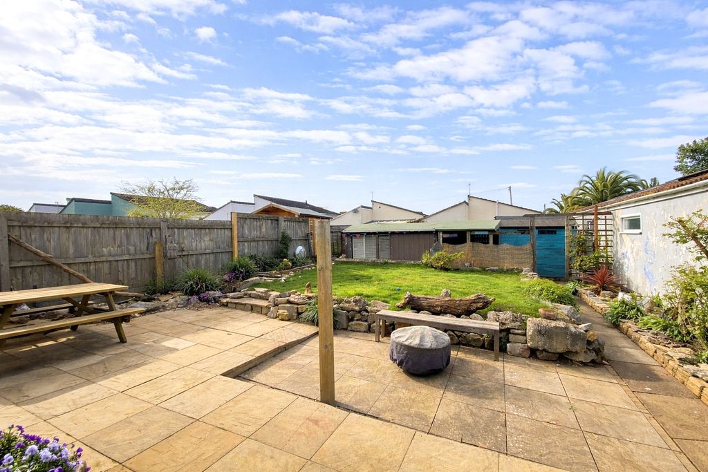 Property photo 2 of 23 Picture No. 35
