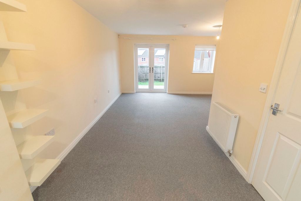 Property photo 3 of 11 Dining