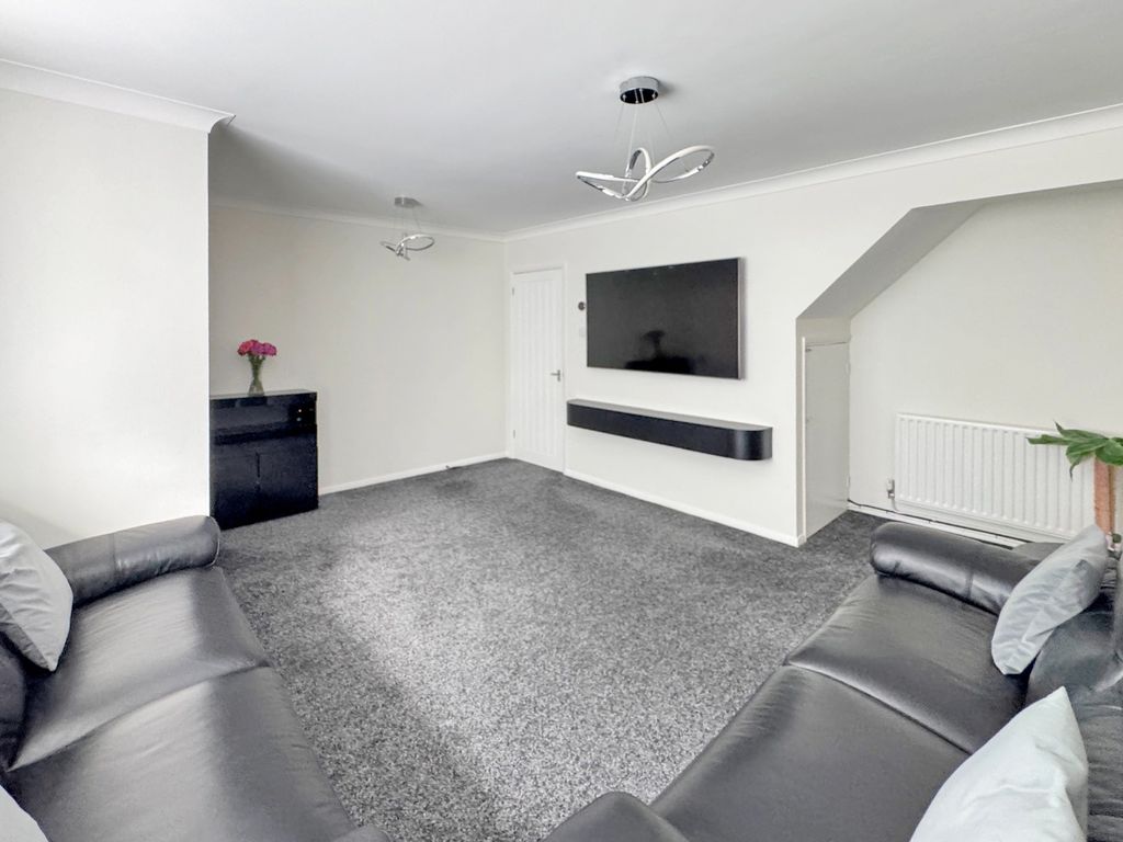 Property photo 2 of 25 5505074