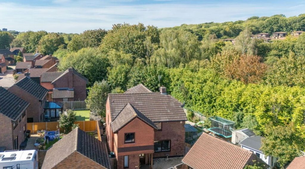 Property photo 2 of 28