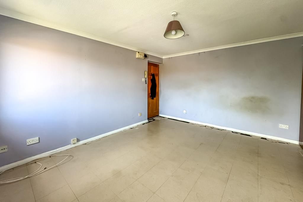 Property photo 3 of 11 Studio (Living Room/Bedroom)