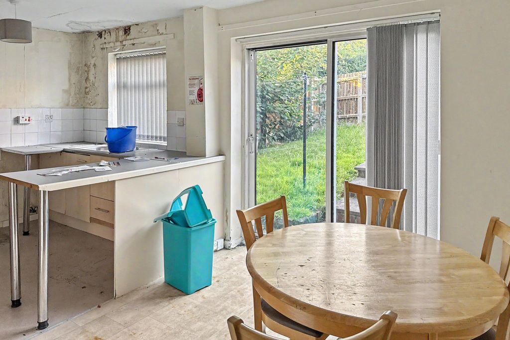 Property photo 3 of 17 9 Camrose Croft, Balsall Heath, Birmingham, B12 9Ts