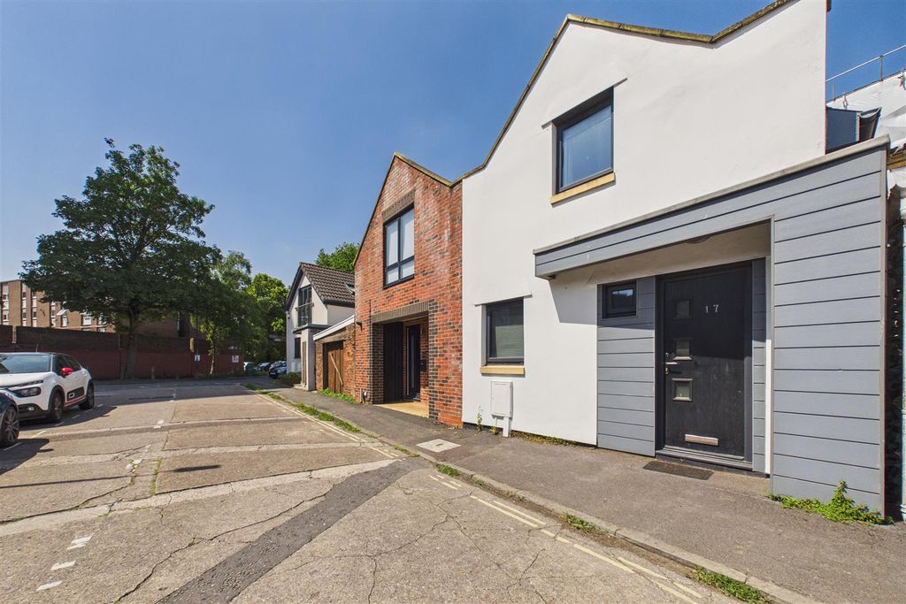 Property photo 2 of 13 Exteior .Jpg