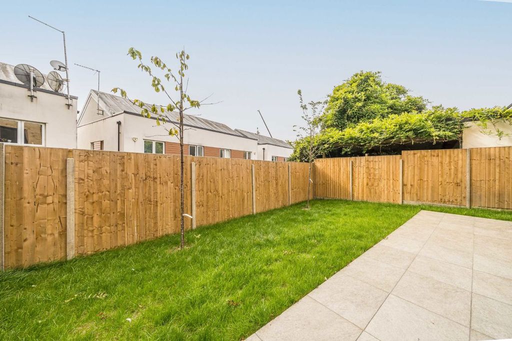 Property photo 2 of 9