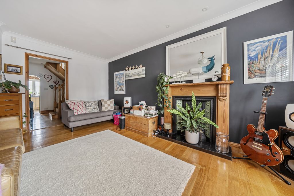 Property photo 2 of 14 Mayors Walk - Living Room 1