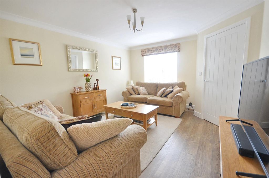 Property photo 3 of 11 Sitting Room