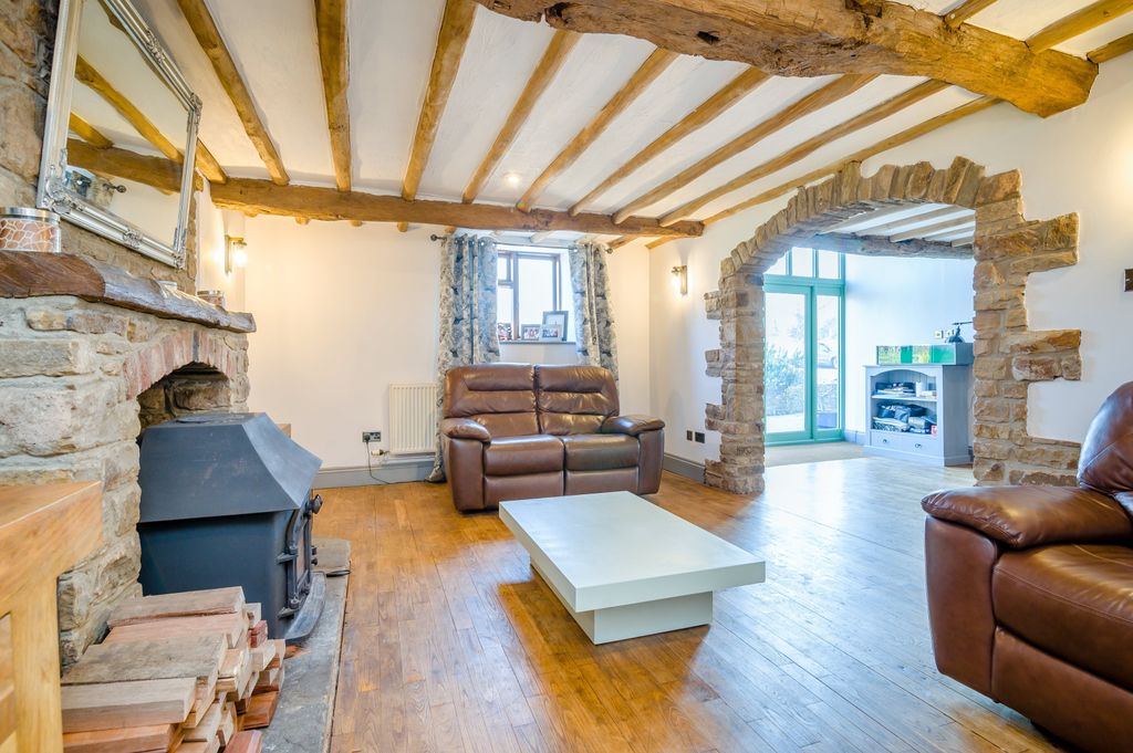 Property photo 3 of 32
