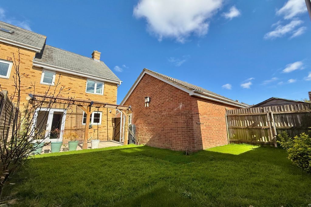 Property photo 2 of 17 Southerly Rear Garden