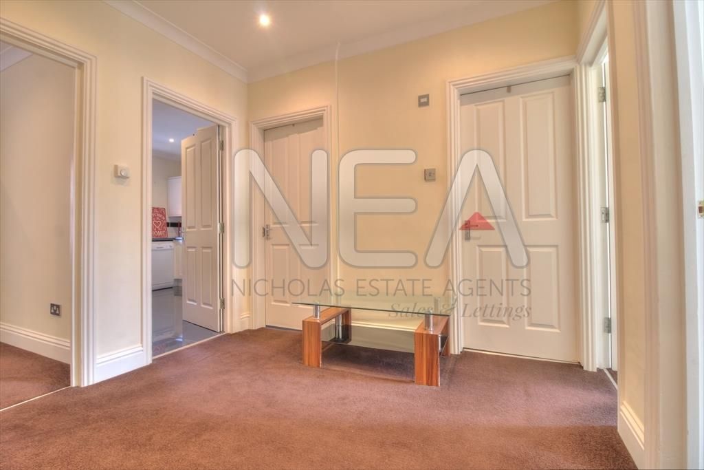 Property photo 3 of 10 Landing