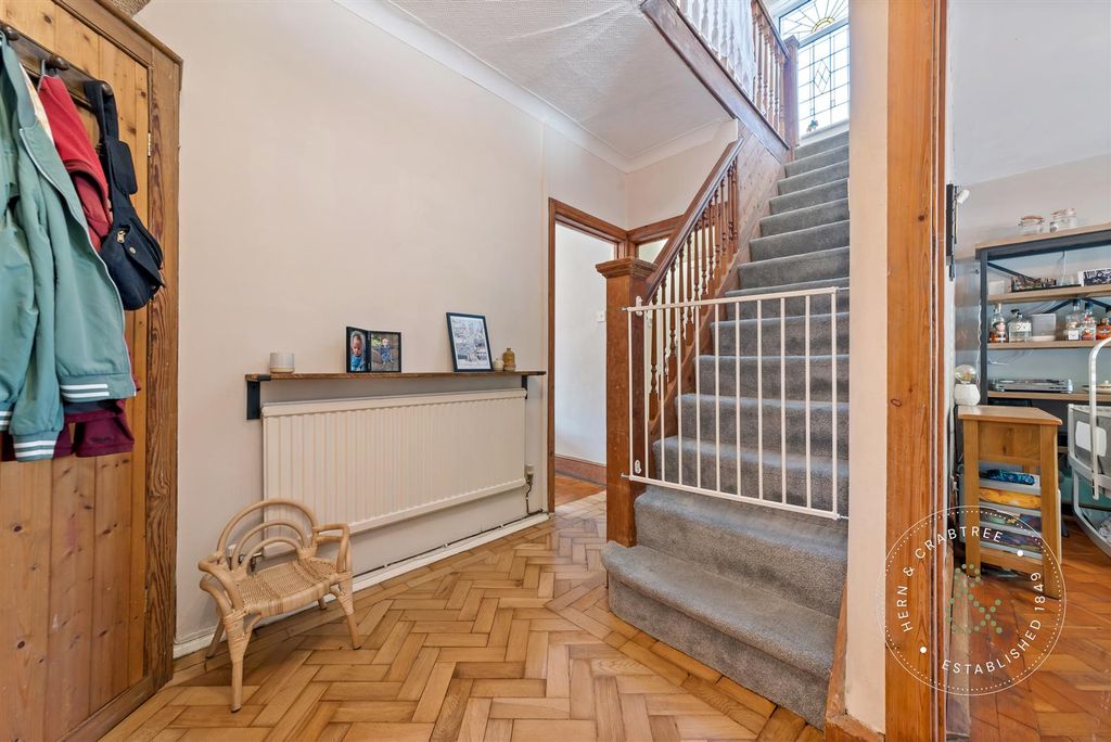 Property photo 3 of 34 Vaughan-Avenue-17.Jpg