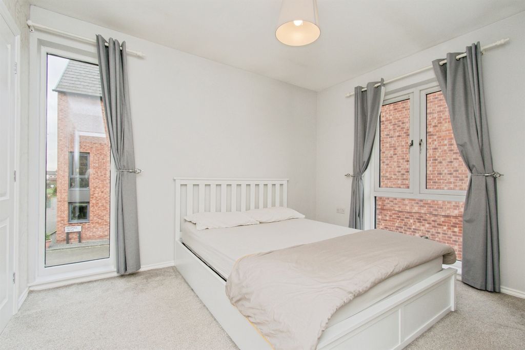 Property photo 3 of 18