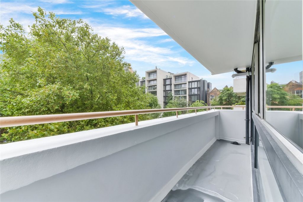 Property photo 2 of 7 Picture No. 12