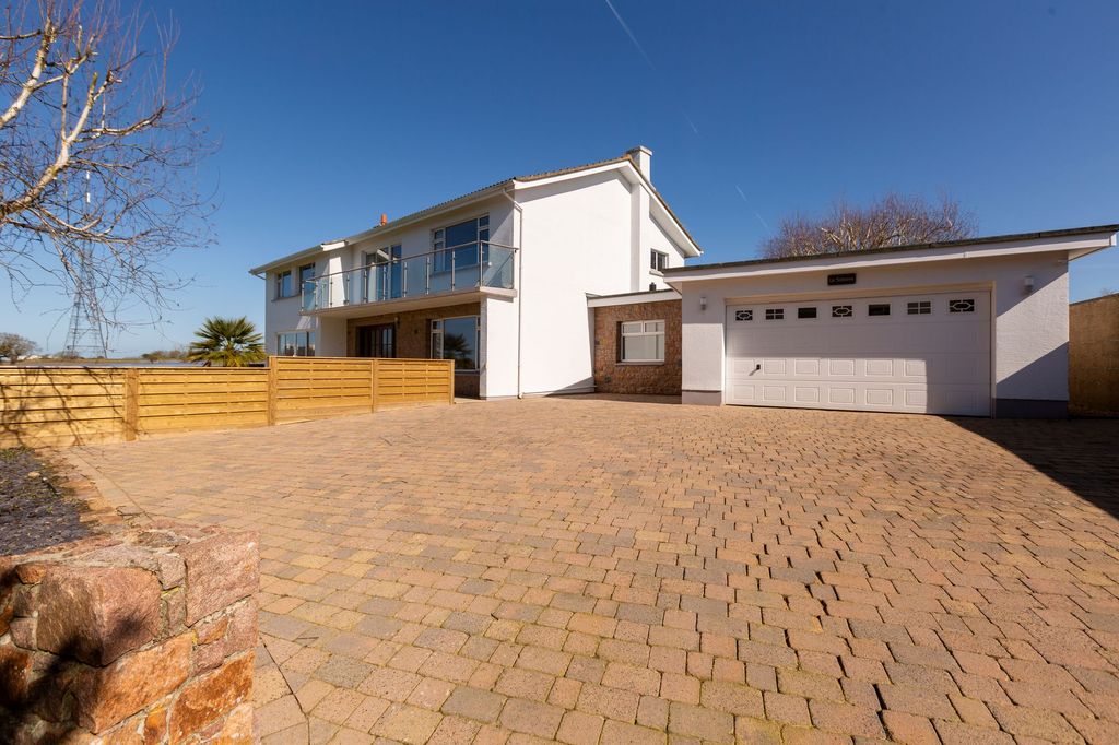 Property photo 2 of 52