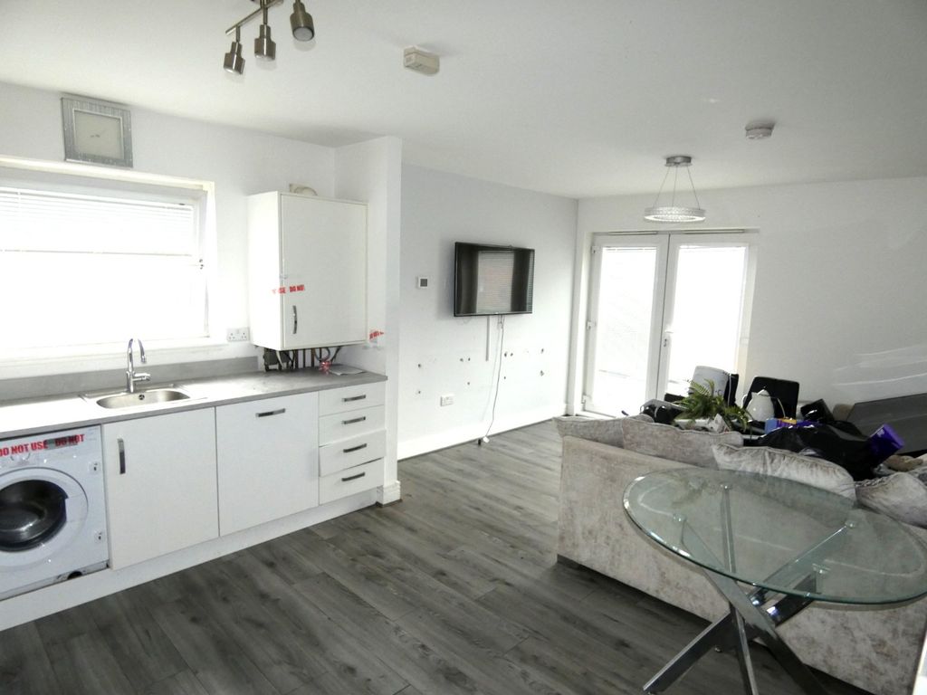 Property photo 2 of 7 Lounge/Kitchen