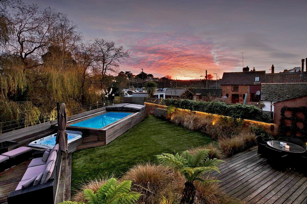 Property photo 1 of 22