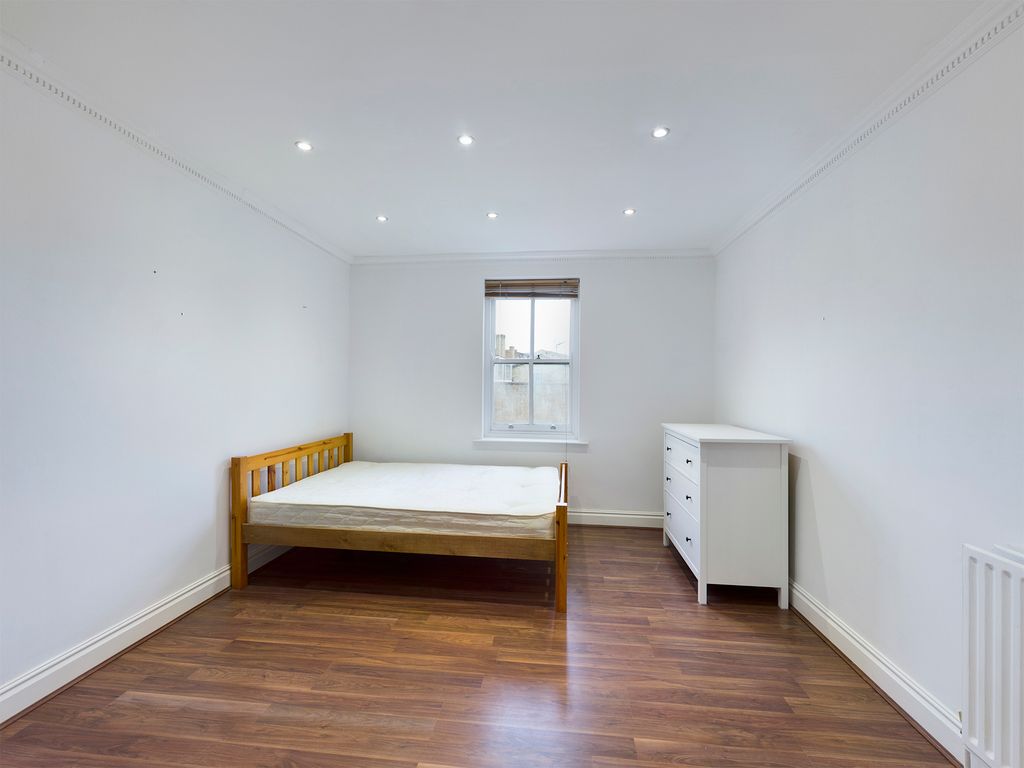 Property photo 3 of 5