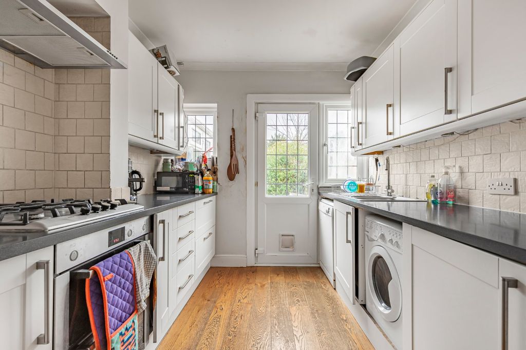 Property photo 3 of 8 Picture No. 11