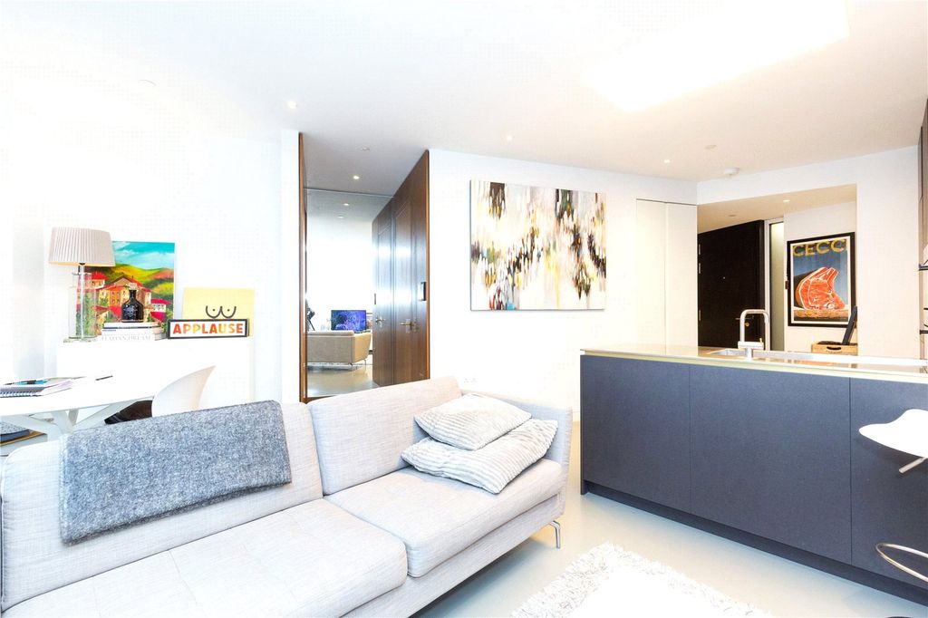 Property photo 3 of 10 Kitchen/Reception