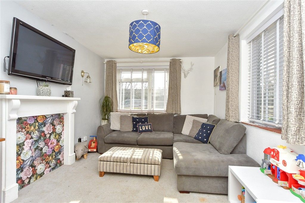 Property photo 3 of 12 Lounge