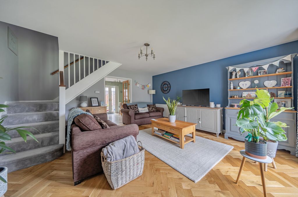 Property photo 3 of 14 1396609-19-695Fdd...