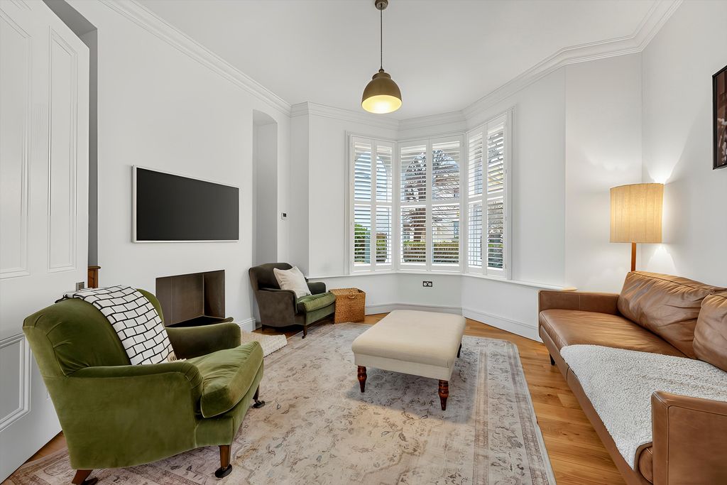 Property photo 2 of 19 Image