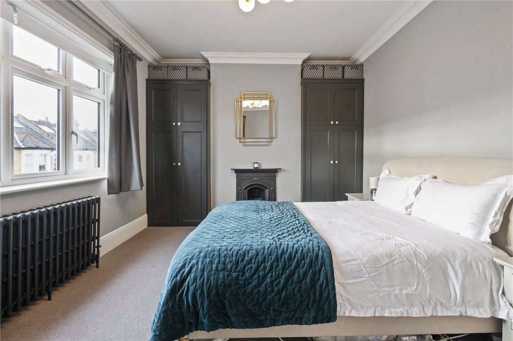 Property photo 1 of 17 Bedroom One