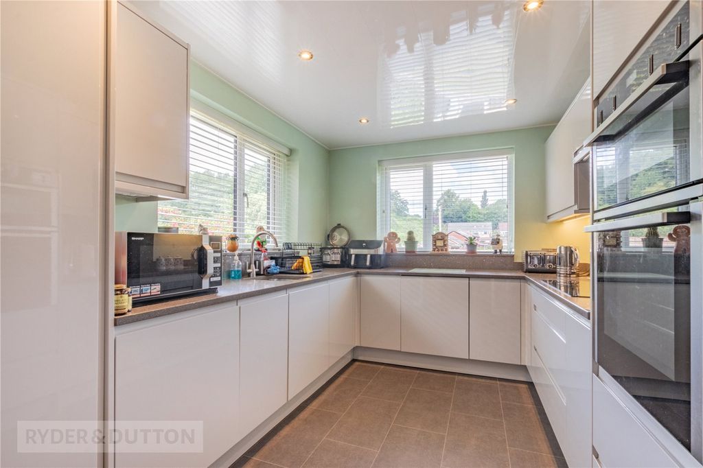 Property photo 3 of 23 Kitchen