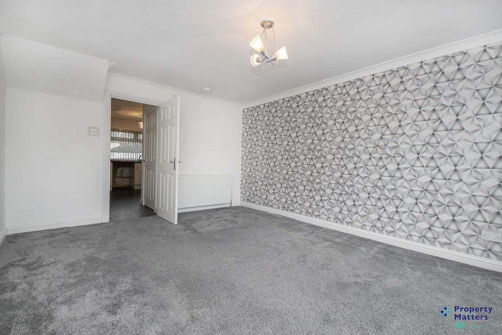 Property photo 3 of 14 Lounge