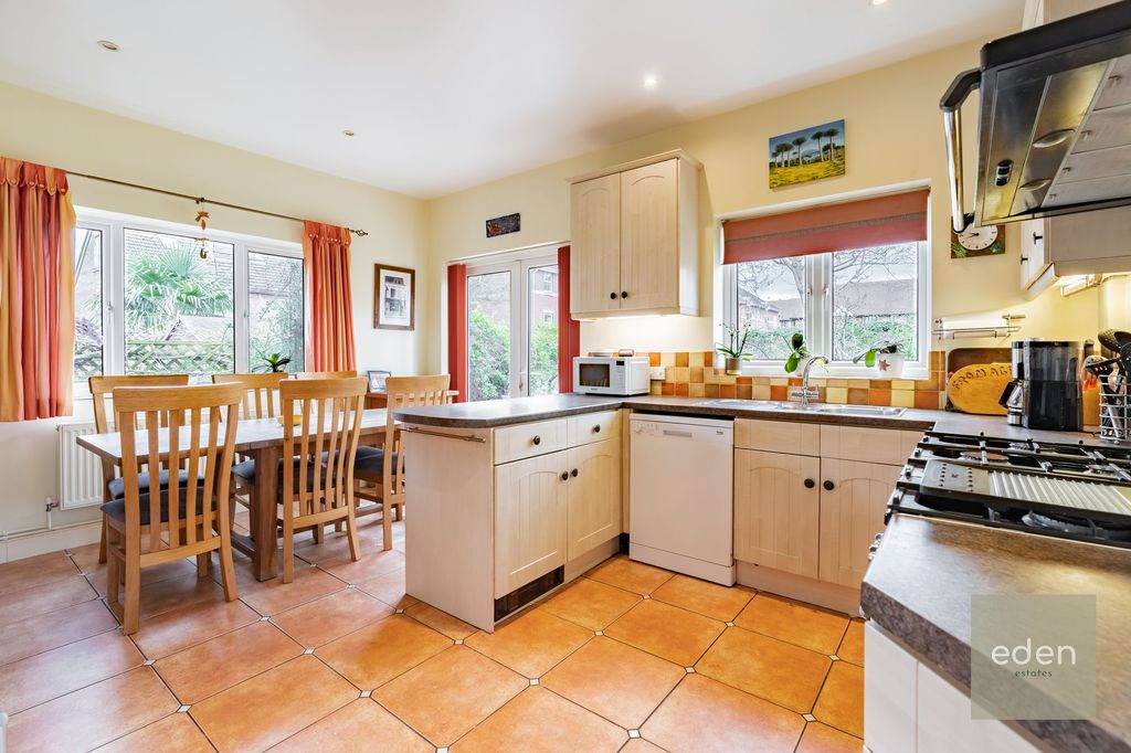 Property photo 2 of 27