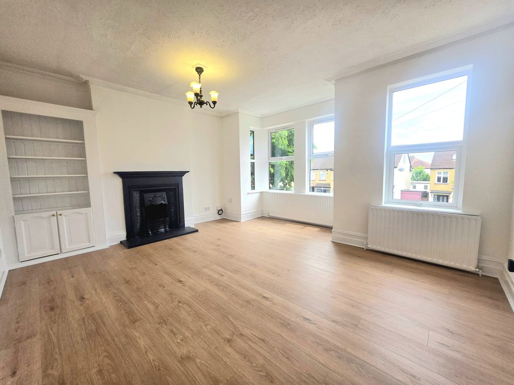 Property photo 2 of 7 7