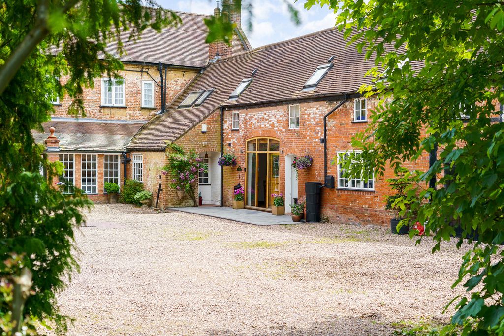 Property photo 1 of 31