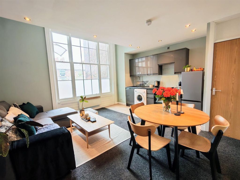 Property photo 1 of 10 Living/Dining Room