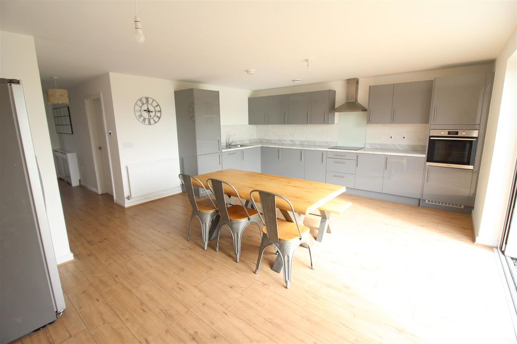 Property photo 2 of 22 Kitchen/Diner