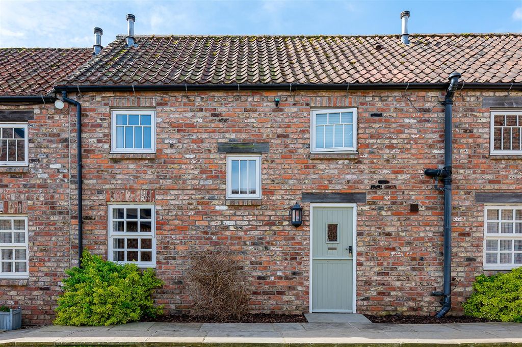 Property photo 1 of 13 External